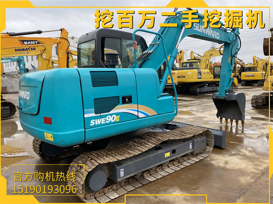 山河智能90二手挖掘機湖南長沙收購，整機重量8.9噸，鏟斗容量0.36m，額定功率：61.6kw采用的是進口久保田發動機，優化液壓系統，提升挖掘效率，自動怠速，高效節能環保。這一收回來的山河智能90成色都是相當可以的