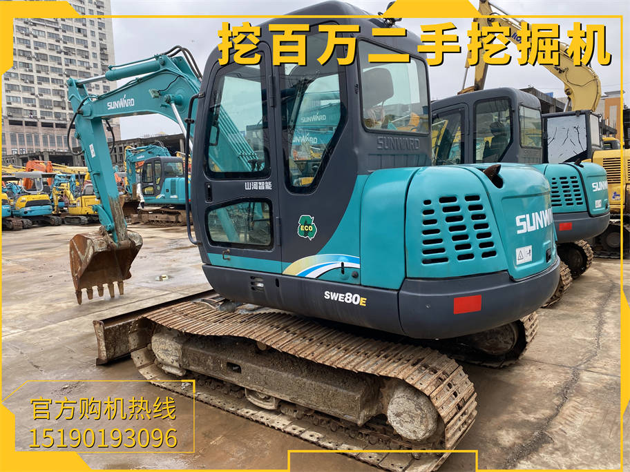 山河智能80二手挖掘機，挖掘保養到位，油耗不高，動著以快，同型號機子，干活都不比差，勁兒大，不費油，挺皮實的