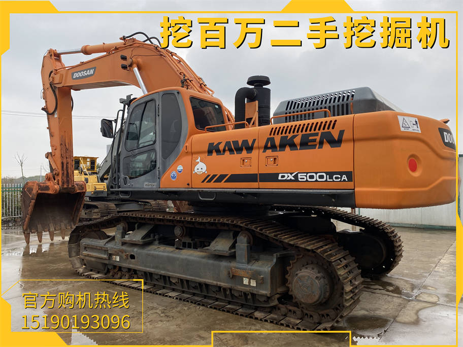 斗山500二手挖掘機(jī)機(jī)況性能各方面都非常優(yōu)越，動(dòng)力強(qiáng)勁，怠速輕松頂車，沒(méi)有雜音跟廢氣，行走有力動(dòng)作協(xié)調(diào)，磨損程度小。產(chǎn)品機(jī)型：    履帶式挖掘機(jī)    產(chǎn)品動(dòng)力：    傳統(tǒng)動(dòng)力    鏟斗形式：    反鏟    產(chǎn)品噸位：    50噸    整機(jī)工作重量：    51.1噸    鏟斗容量：    2.14立方米    動(dòng)臂長(zhǎng)度：    7100mm  斗桿長(zhǎng)度：    3350mm   整機(jī)尺寸：    12.13×3.34×3.73m   履帶板寬度：    600mm