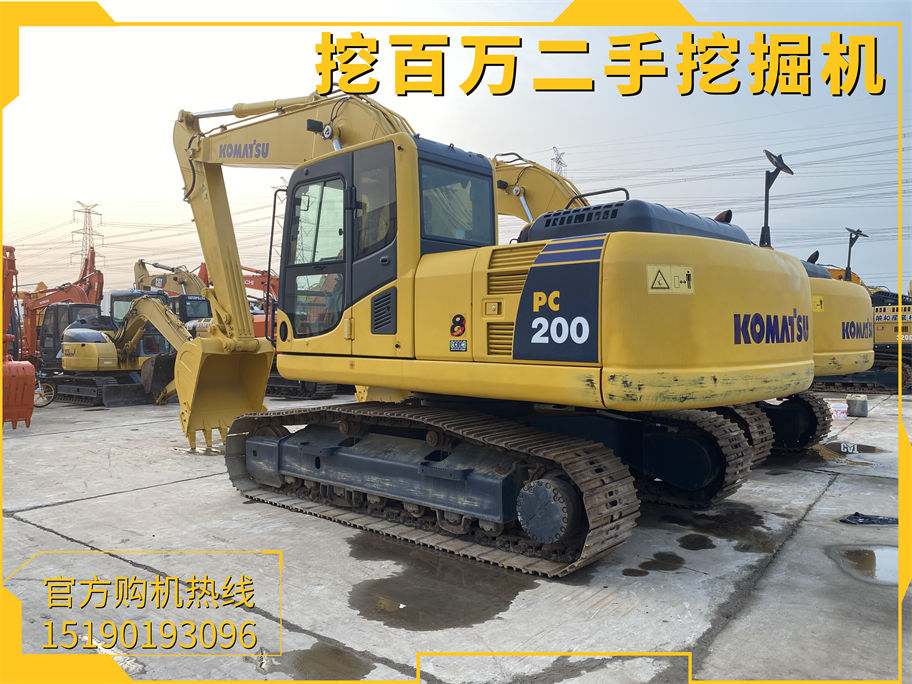 二手小松200挖掘機(jī)