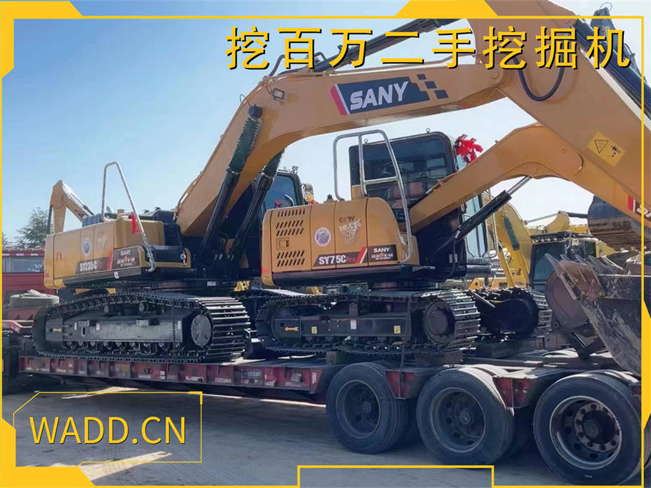 兩臺三一挖掘機裝車發(fā)貨黑龍江